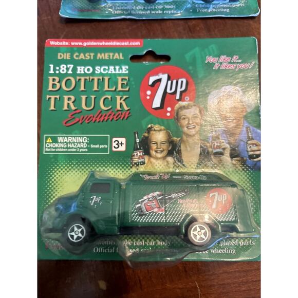 Golden Wheels 7G52 1:87 7-UP Bottle Truck Evolution (Set of 4) DIE CAST - Picture 5 of 6
